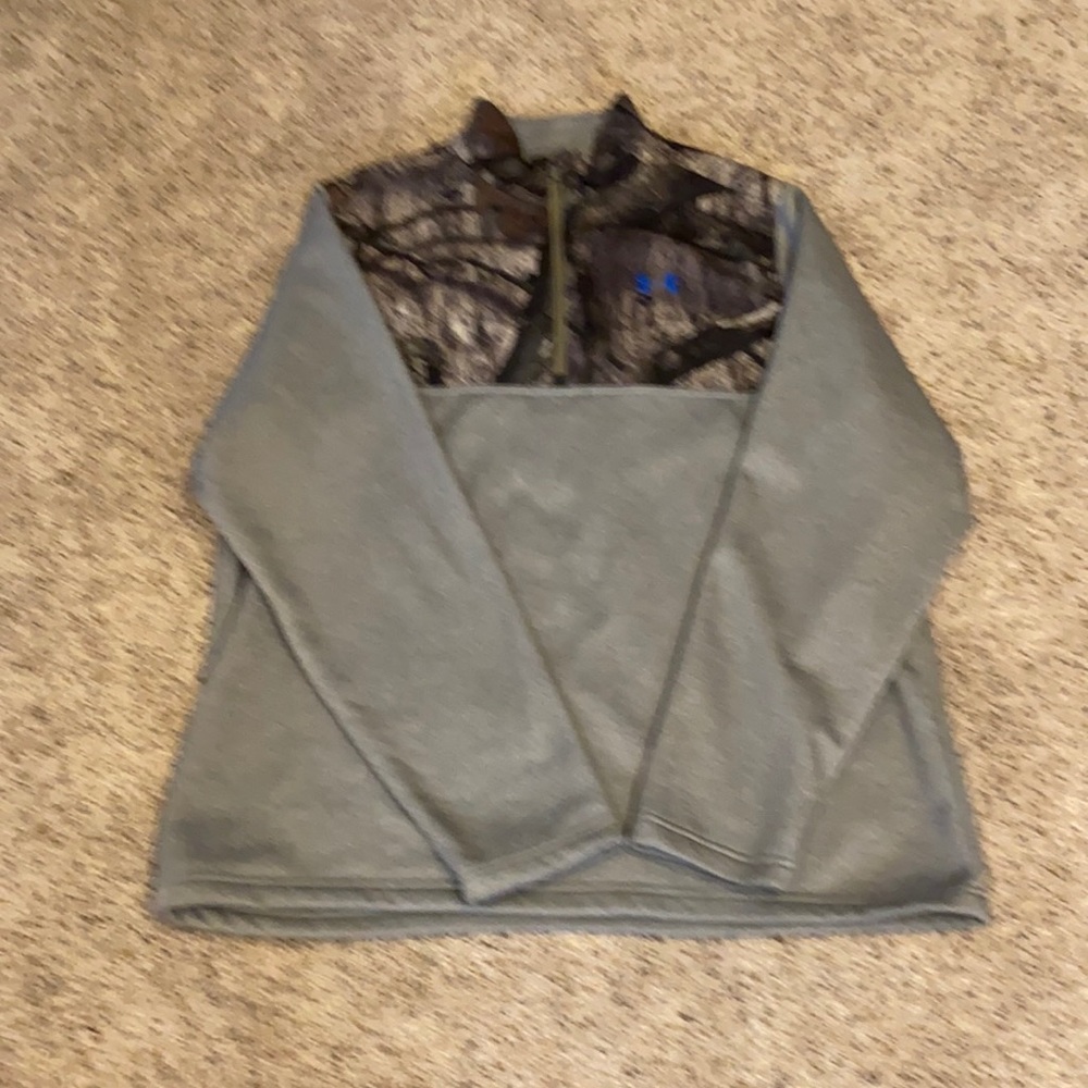 Under Armour men’s sweatshirt